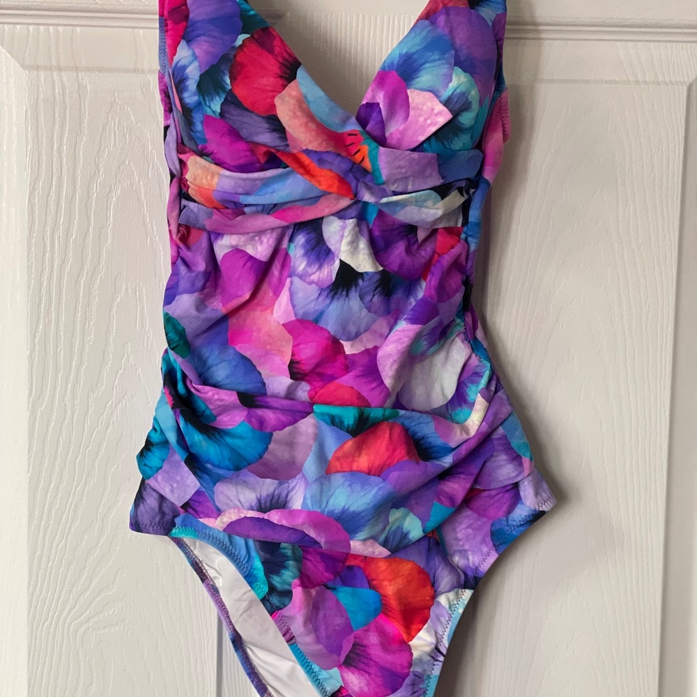Gottex one piece swim suit size 6